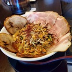 鶏豚骨ラーメン 麺屋かがり - スタミナ　炙り、レアチャーシュー半々
2回目行きました