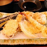 Seafood Izakaya Tempura Banchou Fukushima Ten - 令和2年12月
                        ランチタイム
                        番長定食
                        海老＋かしわ＋キス＋野菜3種 880円