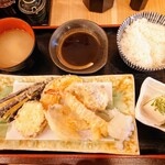 Seafood Izakaya Tempura Banchou Fukushima Ten - 令和2年12月
                        ランチタイム
                        番長定食
                        海老＋かしわ＋キス＋野菜3種 880円