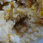 小西食堂 - 丼の底に汁が溜まってます