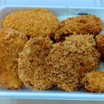 Isen Honten Nihonbashi Takashimaya Ten - 盛り合わせ弁当（一段）897円、カキフライ3個 432円 ♪