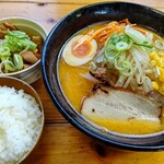 Ramen Yakiniku Emikichi - 【2020.12.9(水)】ランチセット(みそラーメン＋ミニもつ煮＋ライス)850円