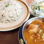 Asian Kitchen Restaurant And Bar - ジラライス "Jira Rice"，野菜カレー "Vegetable Curry" ※サラダはサービス