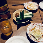 Daiki - 瓶ビールに御通しの豆腐に梅きゅうり