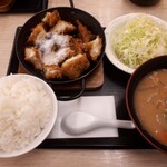 Katsuya Kawagoe Shibui Ten - コクうま味噌カツ定食、ご飯と豚汁は大盛り。
                        豚汁旨し！