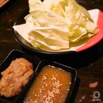 Shimonishigawa Machi Sakaba Haneguro - お通し・つけダレ二種で、キャベツ食べ放題(≧∀≦)