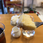 トロンシェ - ディプロ２７０円。硬めのプリンという味わいのデザートです。ドライフルーツも良いアクセントです。とても美味しくいただきました（╹◡╹）