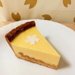 SAKURA SWEETS Ionmorutakaokaten - ⑦青森県産リンゴとカスタードクリームのチーズケーキ。