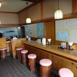 Teuchi Udon Watanabe - 店内はカウンター席と座敷、2階にも座敷が有ります。