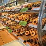 mister Donut Ion Moru Fujinomiya Shoppu - 朝一番だと、ある程度揃っています