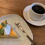 ユルカフェ - さつまいものチーズケーキ、ホットコーヒー