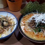 金沢家 - 担々麺、ネギチャ丼