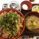 すき家 - ねぎ玉牛丼　メガ盛　910円　トン汁お新香セット　220円