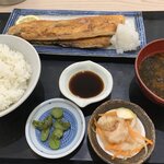 Gyokai Oroshi Donya Makihara Shokudo - サーモンハラス焼定食（並）　￥860（税別）