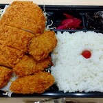 Isen Honten Nihonbashi Takashimaya Ten - ロースかつ弁当 918円、カキフライ3個 432円 ♪