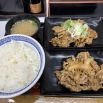 Yoshinoya Aiko Ishida Ten - 牛皿・牛カルビ定食です。（2020年12月）