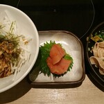 Hakata Motsu-nabe Ooyama Nagasaki - 右端が、牛すもつ。コリコリと面白い食感です