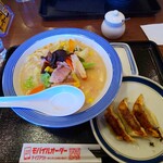 Ringer Hut Yokohama Shimokawai Ten - 小さいちゃんぽんセット