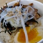 Ramen Jiraiya - ミニチャーシュー丼