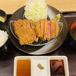 Gyukatsu Kyoto Katsugyu Kobe Sankyo Sentapuraza Ten - つけるソースなど3種類と
                        ネギ味噌