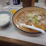 羅阿麺亭 - チャーシューラーメン(しょうゆ)850円、小ライス150円(税込)