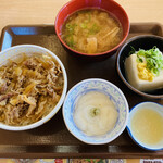 Sukiya Nihyakukyuro Sakasakai Ten - わさび山かけ牛丼 塩麹とん汁セット