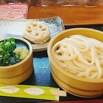 讃岐こんぴらつるつるうどん - ★★★★ざるうどん 400円 コシが強くて食べごたえがえる！ ★★★★レンコン 100円 厚さ2cmもある天ぷらは顎が外れそうでシャキシャキ！