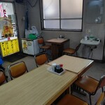 さか本そば店 - 窓際族オススメ席、手もサッと洗える