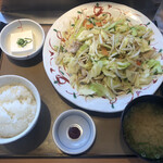 やよい軒 - たっぷり野菜の肉野菜炒め定食（830円）