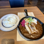 ALLY's Noyabashi Ten - チキンカレー¥1.100を大盛りにしたら別皿でご飯が提供されました笑笑