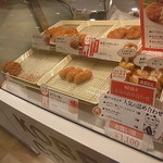 Kobe Croquette Ekyuto Higashinagawa Sausu Ten - うまそうなコロッケが並んでます