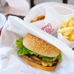 ドムドムハンバーガー - 2020年8月　ビッグドム　トマト＆チーズSセット【税込760円】ポテトの横のチキンは別です