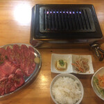 Horumon Yakiniku Shoen - 「おすすめ」の焼肉定食