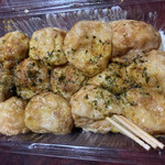 Takoyaki Katanakaji - カレーマヨたこ焼き。温める前に撮影。冷めててもとてもウマそう。このまま喰ってれば…。