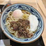 Marugame Seimen Ionmo-Ru Hiroshima Gion Ten - 牛とろ玉うどん(温)の大。