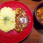 欧風カレーレストラン マイソール - チーズコーンカレー カレーソースをかけた状態