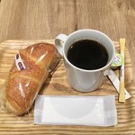 Rupa Fuchu Ten - じゅわっと塩パン136円、ブレンドコーヒー255円