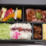 近江牛ステーキ弁当 八傳 - 