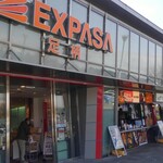 EXPASA Ashigara Kudari - 軽食コーナーが連なってます。