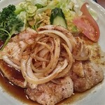 キッチンさがら - しょうが焼き定食。真上から。
野菜もたっぷり入ってて嬉しい。