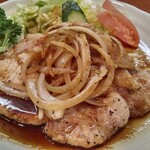 キッチンさがら - 大きめなロース肉の薄切りが二枚。
迫力がありますね。