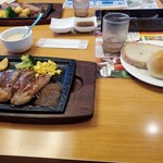 ステーキ宮 - 僕はパンですね〰️‼️