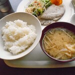 Niigata Ken Jichi Kaikan Shokudo - 「Ａ定食」のご飯 ＆ 味噌汁