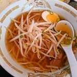 豚太郎 - 定食に付く半ラーメン✨