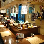 Izakaya Jirocho - しっとりカウンター席。お一人様でもお気軽に◎