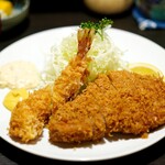 とんかつ やまいち - 特ロース2200円に海老フライ600円