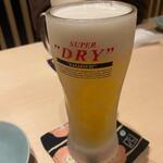 旬菜・旬魚・家庭料理 日奈丸食道 - ビールはキンキンに冷えたジョッキで提供されました。