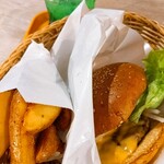 FRESHNESS BURGER Ionmoruokayamaten - チーズバーガー・ポテトセット¥870