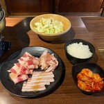 Yakiniku All you can eat Juju Ma-Buru Ro-Do Ten - ★焼肉食べ放題ランチ（999円 税込）★まず出てくるもの('ω')ノ