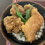 Matsuriya Nigata Terao Ten - 「タレカラかつ丼」は政家さんお馴染みの甘辛いタレにくぐらせた唐揚げ&タレカツが乗ってます。